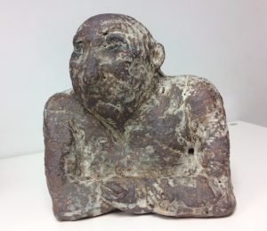 Hana Purkrábkové prodej sochy - pálená šamotová kamenina - Založené tlapky 2018 15-15-10cm